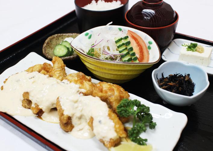 館内レストラン「シーアマーレ」17時から22時(ラストオーダ21：30)　宮崎名物　チキン南蛮