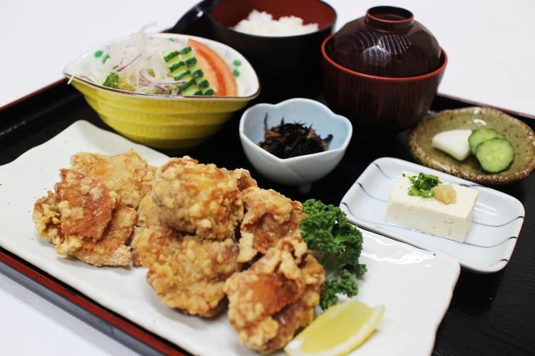 1階レストラン　唐揚げ定食