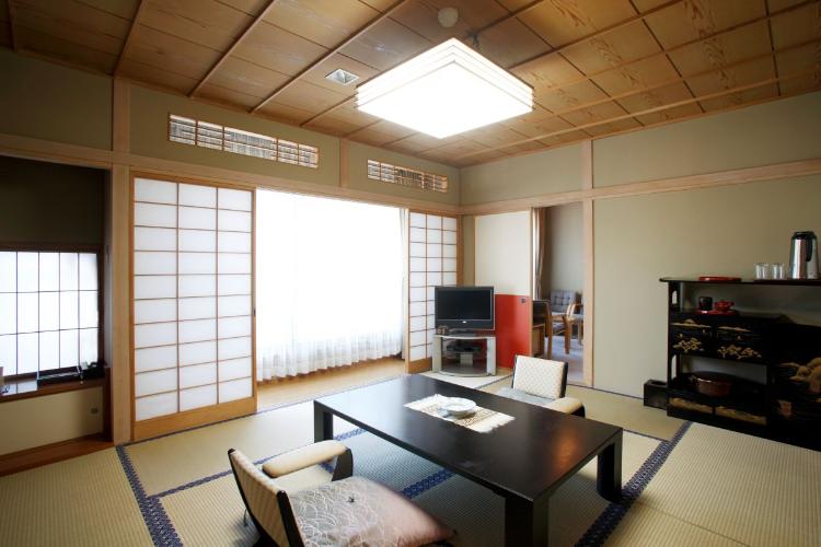 特別室／和の趣に包まれた、心安らぐ広々とした純和風の空間です。※お部屋タイプのデザインはお選び頂く事ができません。（客室一例）