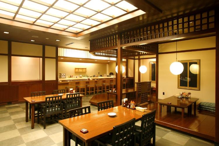 食事処「松前」／新鮮な海山の幸と地酒をリーズナブルに楽しめる、夜食にも最適な食事処です。
