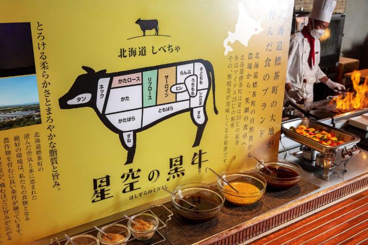 夕食バイキング／ステーキはデミグラスなど季節のソース3種、塩2種で多彩に味わえます。（イメージ）
