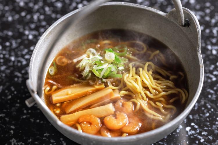夕食バイキング／数量限定「海老ラーメン」は濃厚で優しい海老の香りが楽しめる人気の逸品です。（イメージ）。