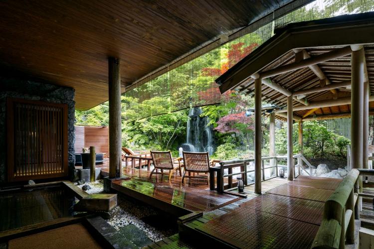 鬼サウナ／みずみずしい緑が広がる初夏の庭園で、心ほどける穏やかな時間をどうぞ。（一例）