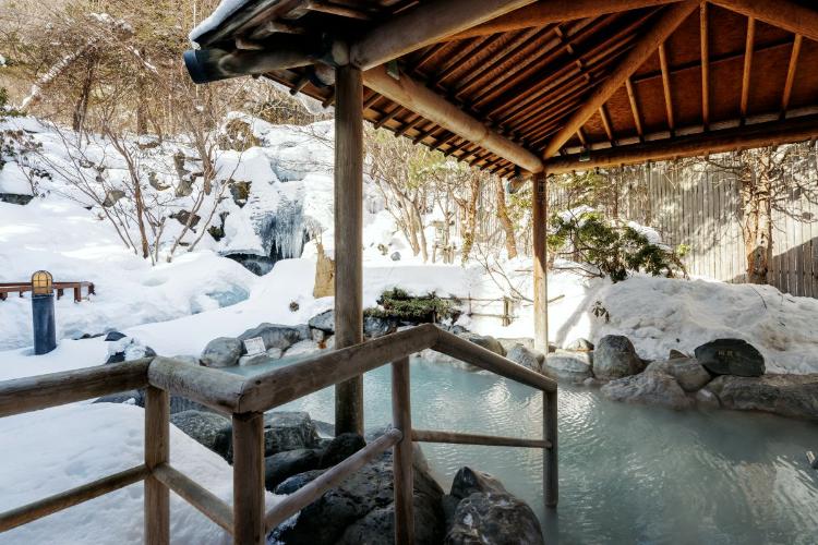 鬼サウナ／白銀の世界に湯けむりが立ちのぼる、冬ならではの贅沢なひとときをお過ごしください。（一例）