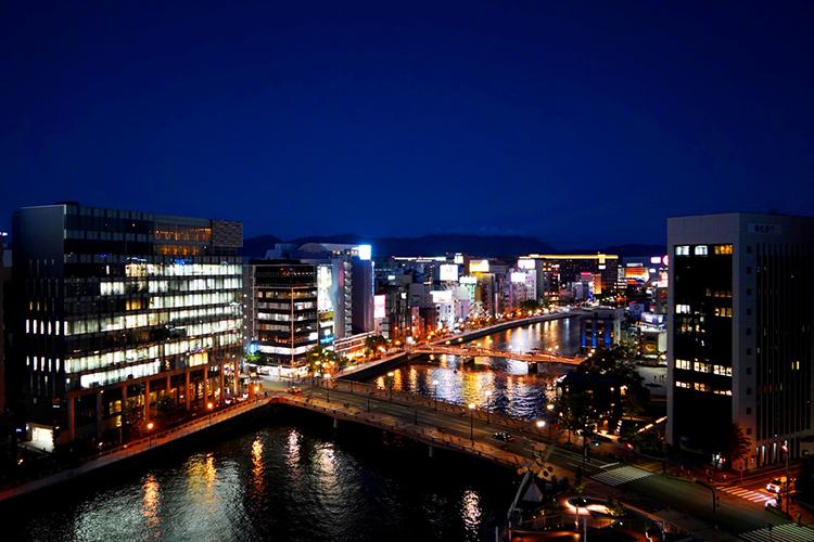 高層階・川側客室からの景色～中洲の夜景～