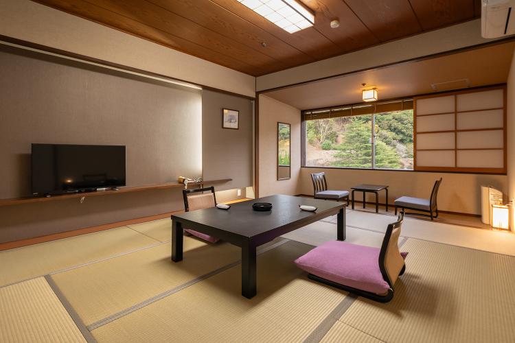 和室10帖（バス・洗浄トイレ付）眺望山側