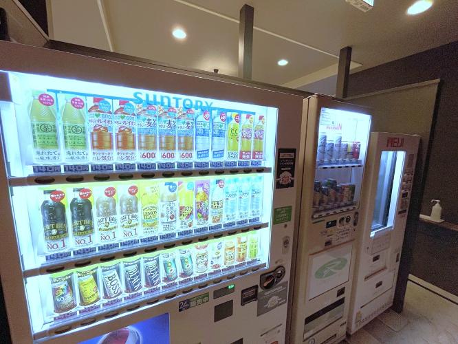 ■自動販売機コーナー<BR>2Fでソフトドリンク・お酒類など販売しております
