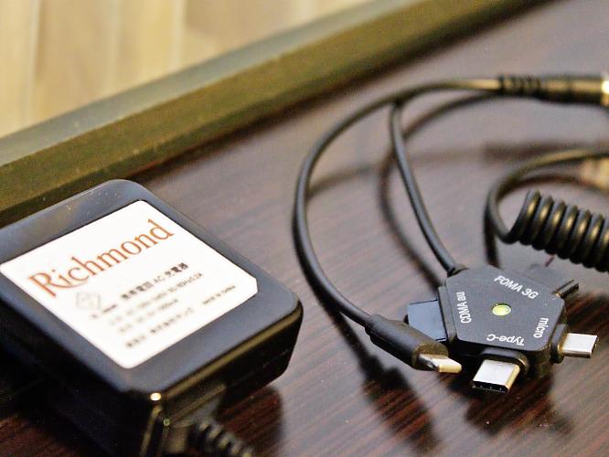 携帯電話用充電器　(各キャリア対応)