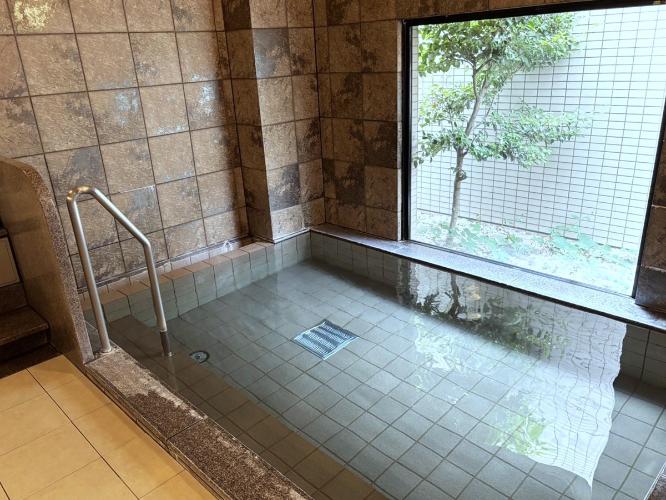 ■ラジウム人工温泉大浴場「旅人の湯」<BR>無色無臭ですので、好き嫌いなく、どなたでも毎日心地よくご利用になれます。