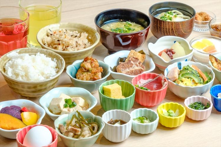 【朝食ブッフェメニュー一例】◆沖縄の恵みを存分に味わえる、彩り豊かな和食メニュー。