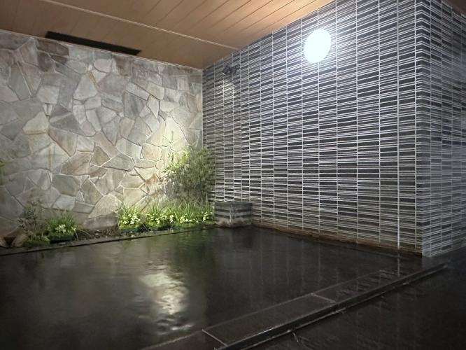 ■博多天然温泉 「旅人の湯」<BR>・入浴条件：男女別<BR>・営業時間：15：00～2：00 / 5：00～10：00