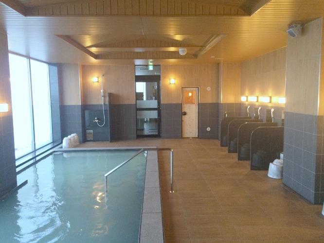 ■天人峡天然温泉「旅人の湯」<BR>入浴条件：男女別<BR>営業時間：15：00〜2：00 / 5：00〜10：00<BR>場所：ホテル17階（最上階）