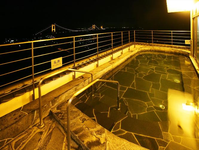 屋上男性露天風呂「浦島の湯」