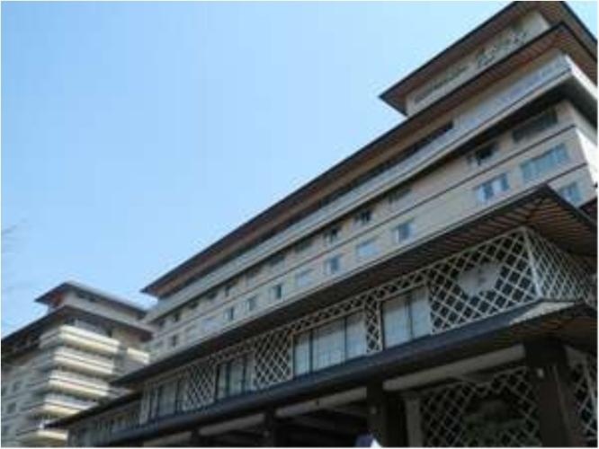 石水亭は館内でつながる３館からなります。写真は辛夷（こぶし）館外観