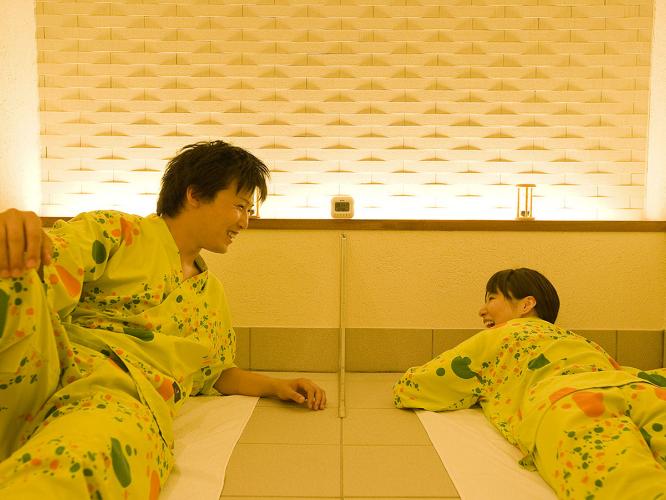貸切岩盤浴はカップルや、ご夫婦で気兼ねなくご利用いただけます。