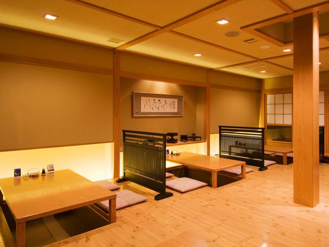 【登別温泉蒸し料理　桜房】掘りごたつ席は家族連れのお客様に好評です。