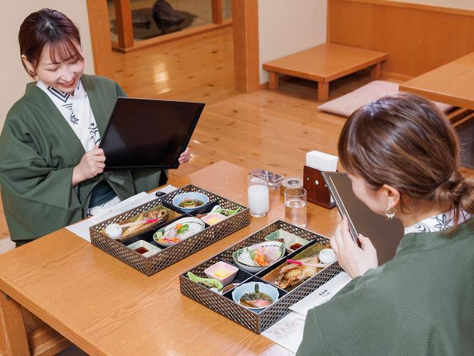 【桜房】朝食はごちそう重箱料理とハーフバイキングをご用意