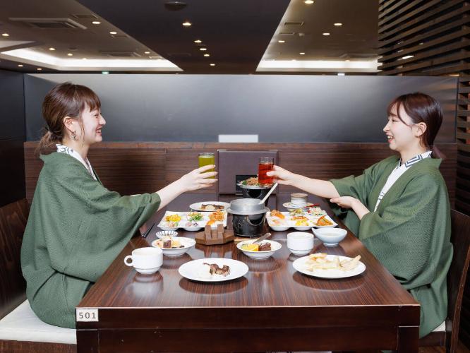 【バイキング】楽しい温泉旅行に乾杯！！