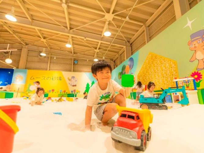 【遊園地内】ムースの白い砂場