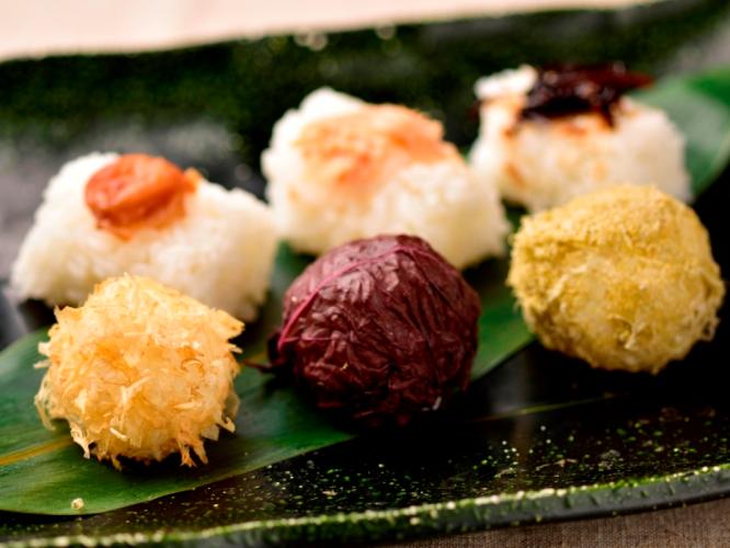 【朝食ブッフェイメージ】オクトーバーフェスト／おにぎりコーナーではお好みの具材をトッピング