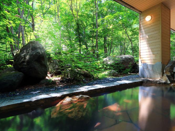 【大自然の湯「川の囁き」】緑と石狩川のせせらぎに癒されるひと時