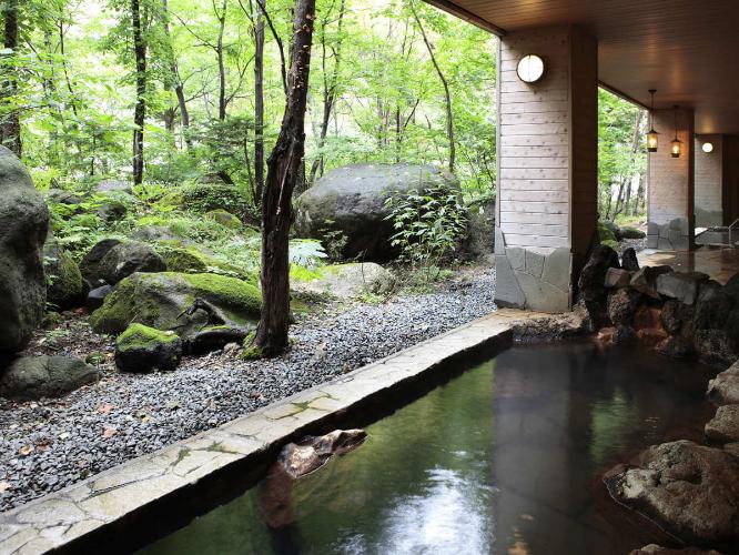 【大自然の湯「川の囁き」】石狩川のせせらぎを聞きながら湯浴みを楽しめます