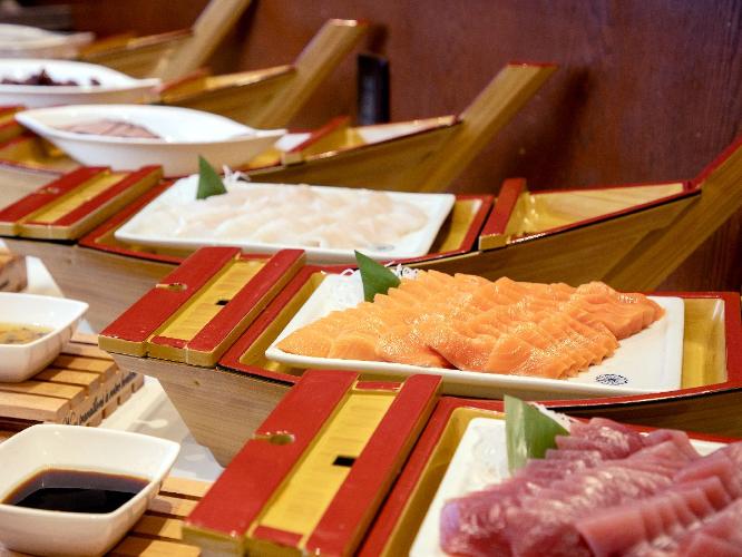 夕食／山岳リゾートホテルならではの刺身対決＜山の刺身vs 魚の刺身＞