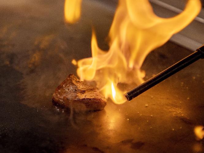 夕食／ご注文後、出来たてのお料理をご提供！ナポレオン・フランベ・ステーキ(加工肉)