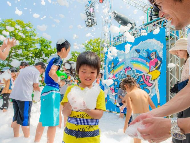 もこもこ泡かけ祭り<BR>開催日時<BR>2025/8/9(土) ～ 2025/8/11(月) 、8/16(土) ～ 2025/8/17(日)<BR>14:30 ～ 15:00