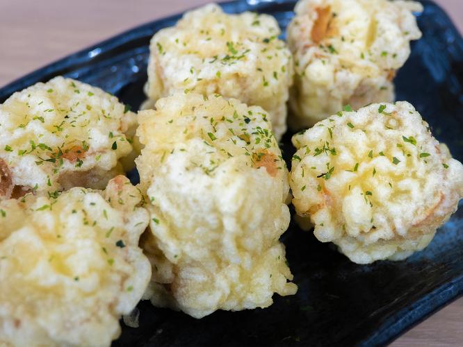 夕食（有料定食）名物ちくわサラダ