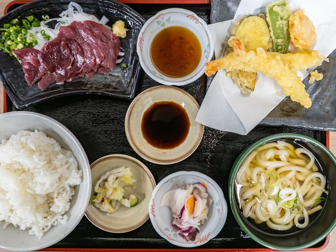 夕食（有料定食）馬刺し天ぷら定食
