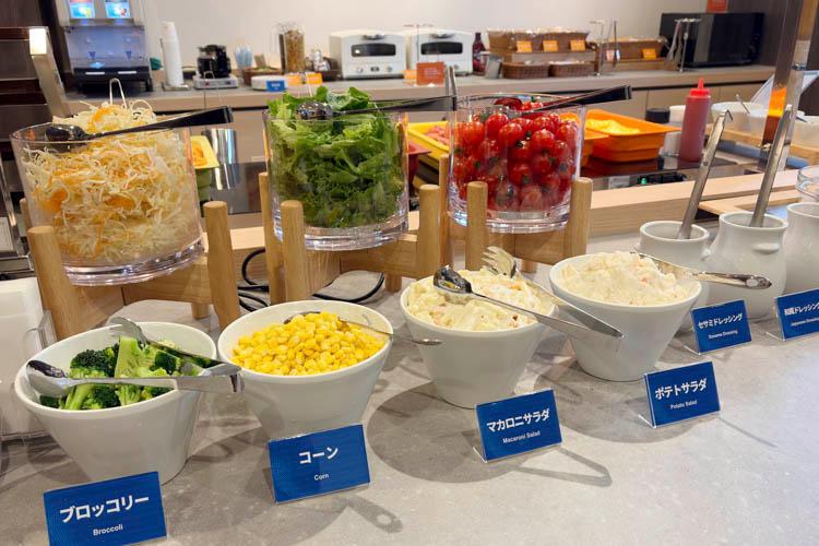 【無料朝食サービス】サラダ提供イメージ