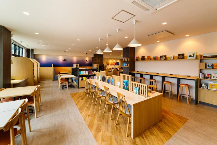 【ライブラリーカフェ】思い思いのひとときをごゆっくりお過ごしいただける空間です