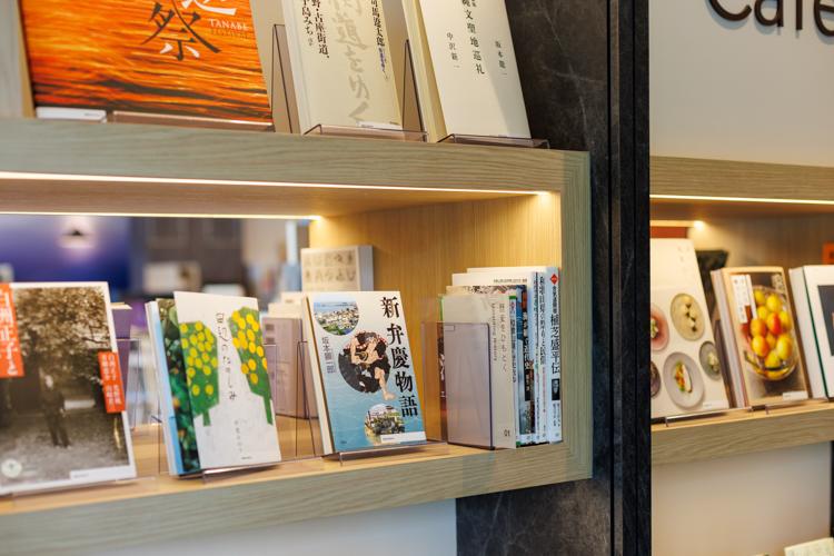 【ライブラリーカフェ】プロが選書した書籍をお楽しみいただけます