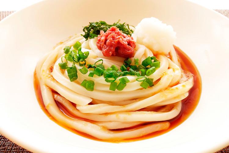 【紀伊田辺限定】紀州梅の爽やかな酸味が食欲をそそる、うどんの喉越しが心地よいさっぱりとした一品です。