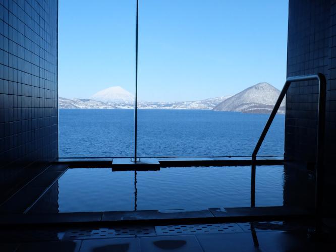 【貸切風呂】最上階から冬の絶景とかけ流しの天然温泉をひとりじめに。