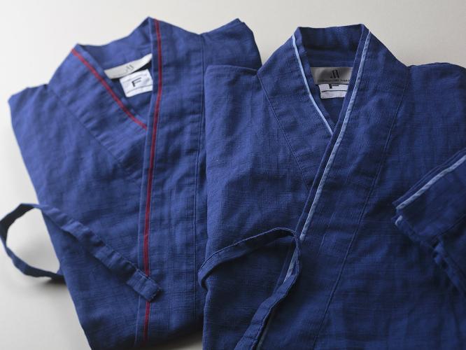 【客室】浴衣の他に作務衣もございます。