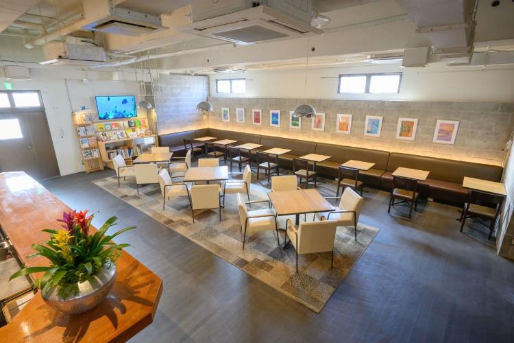カフェ＆バー／リモートワークにも最適な快適カフェ空間です。