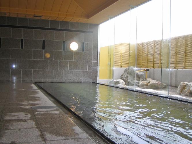 ■北見天然温泉 「旅人の湯」<BR>男女別の天然温泉大浴場。<BR>アルカリ性単純温泉のお湯は、神経痛、筋肉痛、関節痛、痔疾、冷え性、病後回復などに効能があり、足を伸ばしてゆったりとリフレッシュ頂けます。