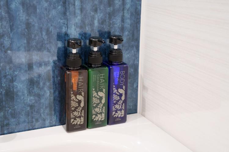 アメニティ／バスアメニティはRyu Spa社のBotanicalシリーズ。沖縄産植物や海藻を配合し、疲れた心と身体を優しく癒します。（客室一例）