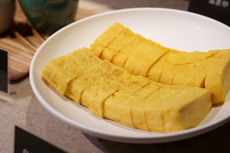 朝食／だし巻きたまご：ホテルで丁寧に手作りした、やさしい味のふわふわ卵。（イメージ）
