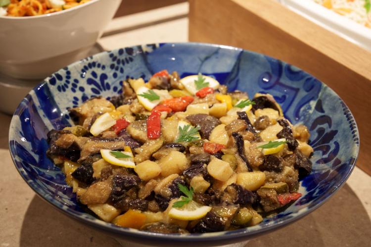 朝食／クーブイリチー（和惣菜コーナー）：ご飯のお供にもぴったりな、やみつきの一品。（イメージ）