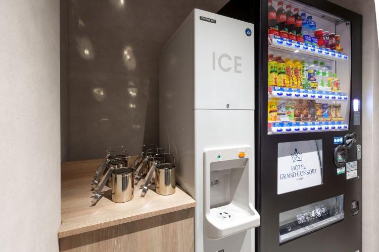 自動販売機・製氷機／1Fロビー階に設置。電子マネー対応の自販機で、Edy・iD・Suicaなどがご利用いただけます。