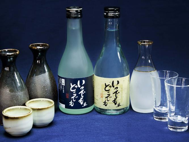 ■ルートインオリジナルブランド酒「いつでもどこでも」は、キレのあるコクと味わいの辛口酒（300ml）と澄み切った呑みやすさの純米吟醸（300ml）がございます。
