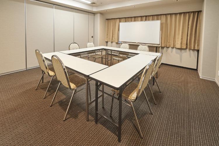 会議室Aria／最もコンパクトかつリーズナブルなスペース。最大12名までの会議などにご利用ください。