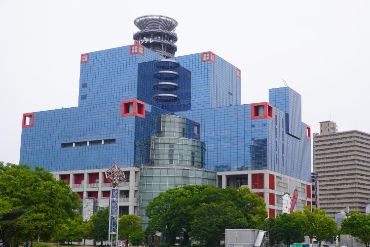 キッズプラザ大阪（カンテレ扇町スクエア）／ホテルより地下鉄で約15分。1997年開業の日本初子ども向け博物館。科学や文化体験、ワークショップが充実し、赤ちゃん連れも安心の設備を完備しています。