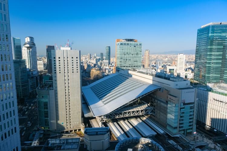 大阪ステーションシティ／ホテルより地下鉄で約10分。JR大阪駅周辺。最先端ファッションや話題グルメが集まるLUCUAなど、関西初の店舗も多いショッピングタウンです。