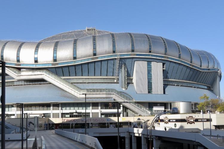 京セラドーム大阪／ホテルより地下鉄で約30分。1997年開業の多目的ドーム。オリックス・バファローズの本拠地で、コンサートやスポーツイベントも開催。裏側見学ツアーも人気です。