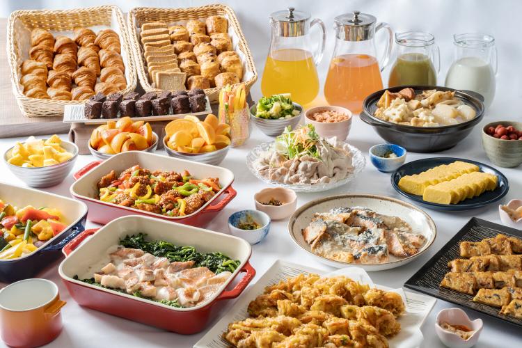 40品目以上のお料理とお飲み物をご用意しております。