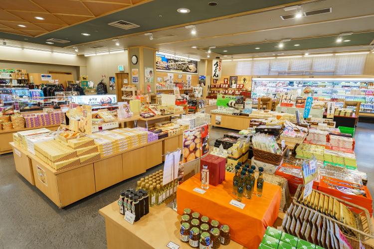飛天館１階　売店お土産の購入はここで！営業時間　7:00～21:00